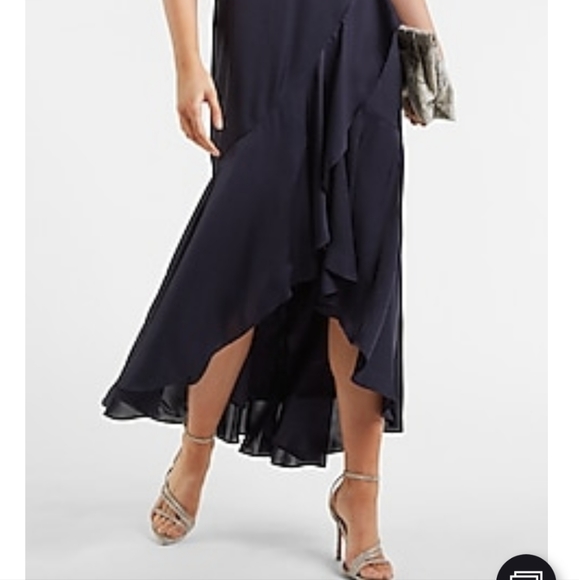 Express NWT ruffle maxi dress (M) - Picture 2 of 4